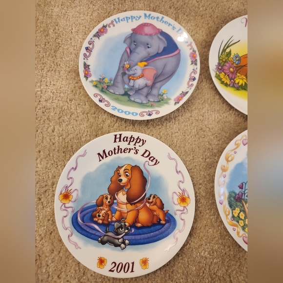 Disney Set Of 4 Mothers Day Plates Dumbo Pooh Lady Tramp Bambi Plates 8.5" - Picture 3 of 5